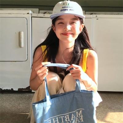 四个孩子走进银行